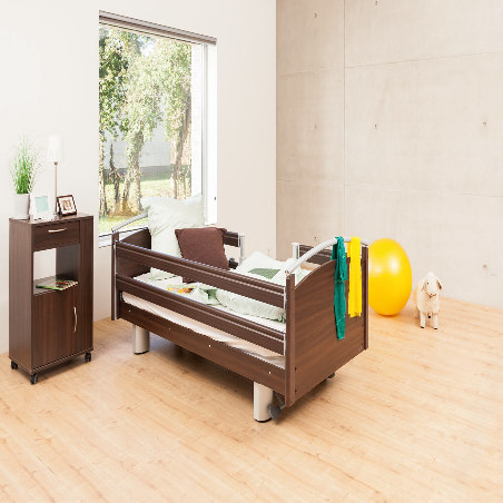 bock_livorno_niedrig_integrierte_durchgehende_Holz-Seitensicherung