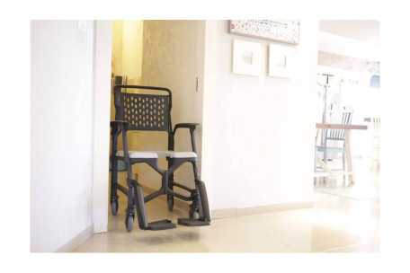 Silla de baño con ruedas plegable | Armisen Care