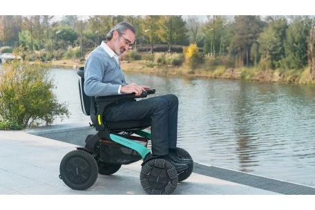 Silla de Ruedas Eléc. Robooter E60 Pro-A | Armisen Care