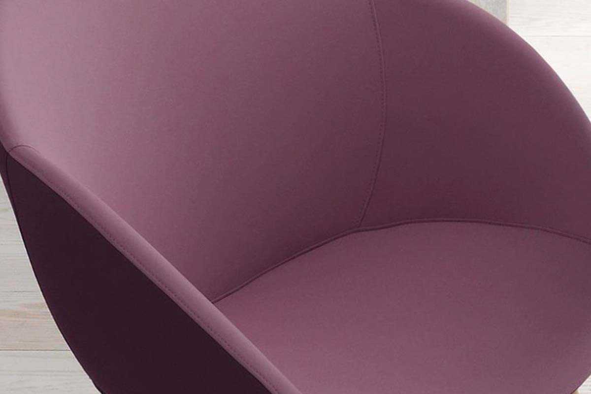 Silla FLOWER suave y con contención lateral. Soporta líquidos.