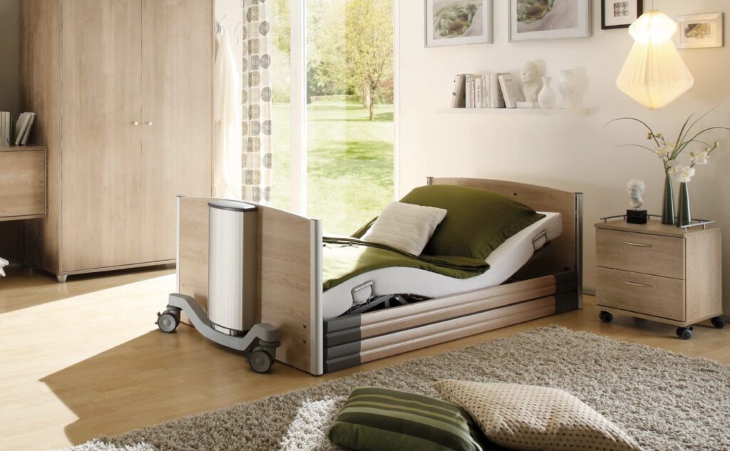 habitacion con cama verde