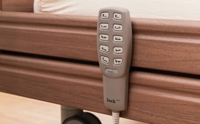 detalle del mando de la cama