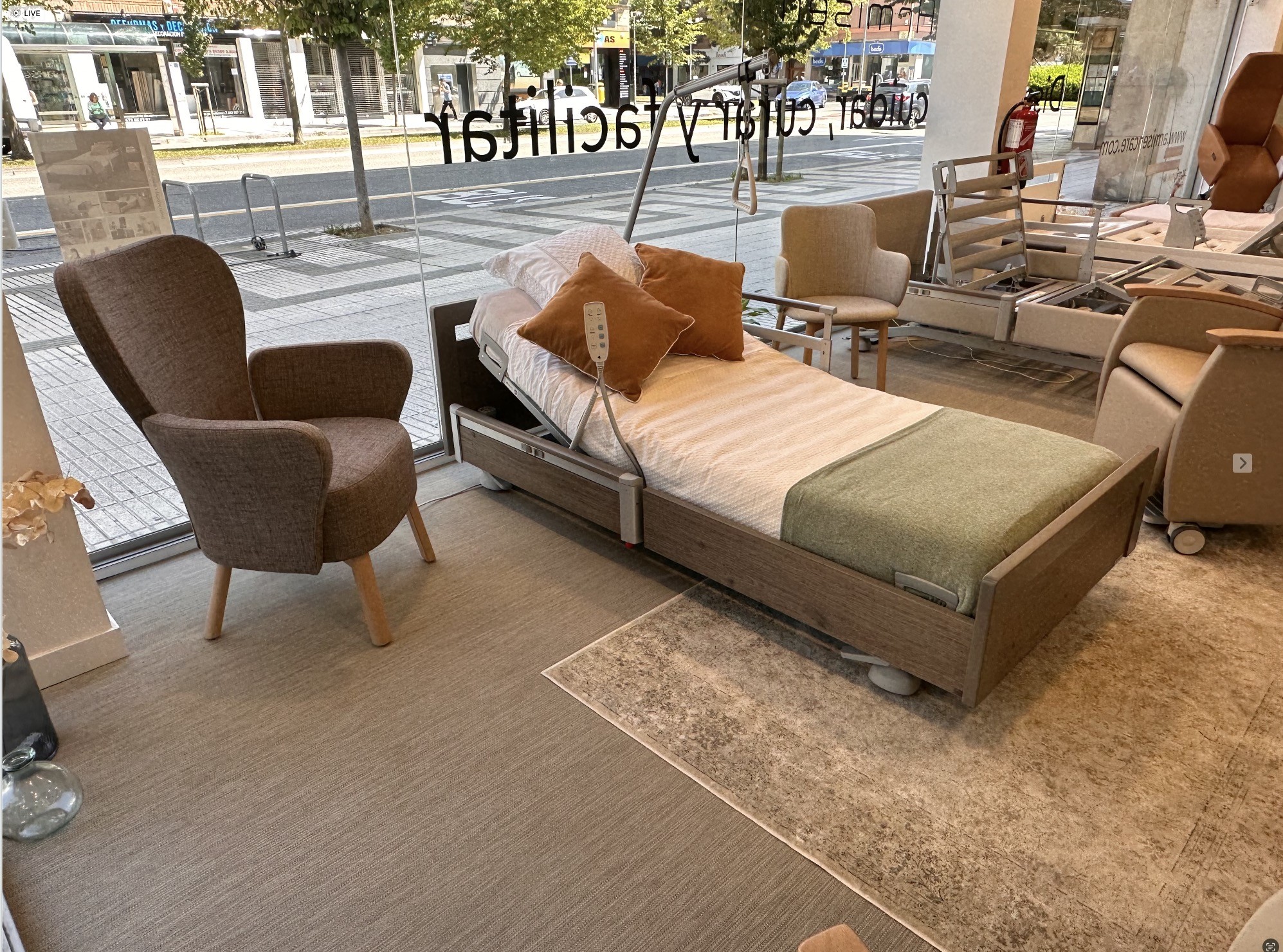 LAGO ASISTENCIA HOGAR CON FUNCIONES HOSPITALARIAS