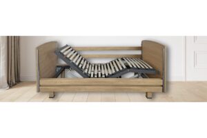 CAMA EUKA ELÉCTRICA CON BARANDILLAS DE MADERA O ACERO