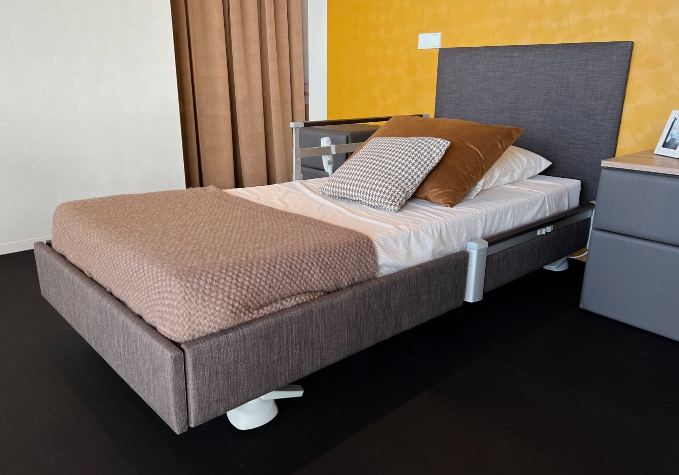 cama de residencia marron