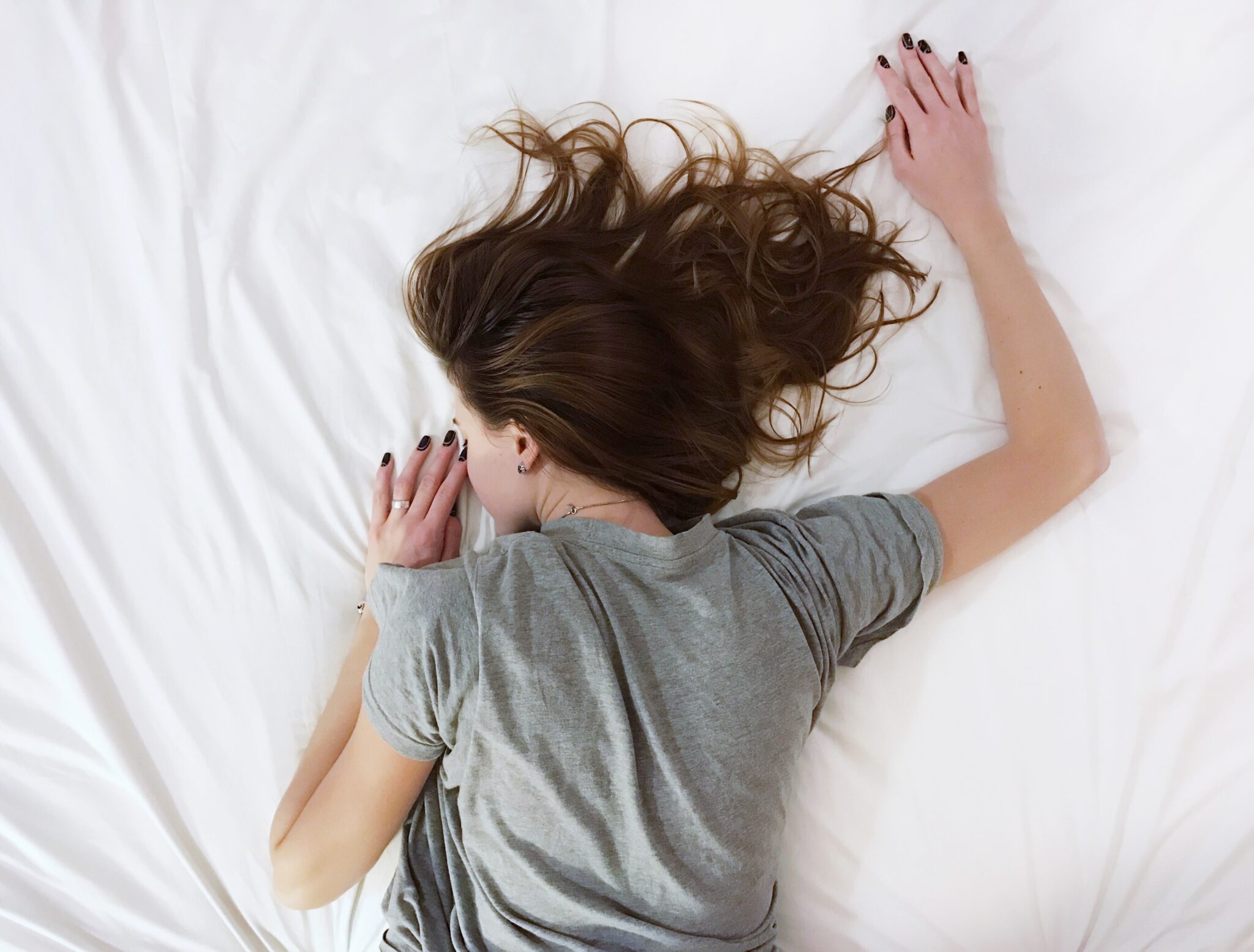 mujer dormida boca abajo mujer dormida boca abajo