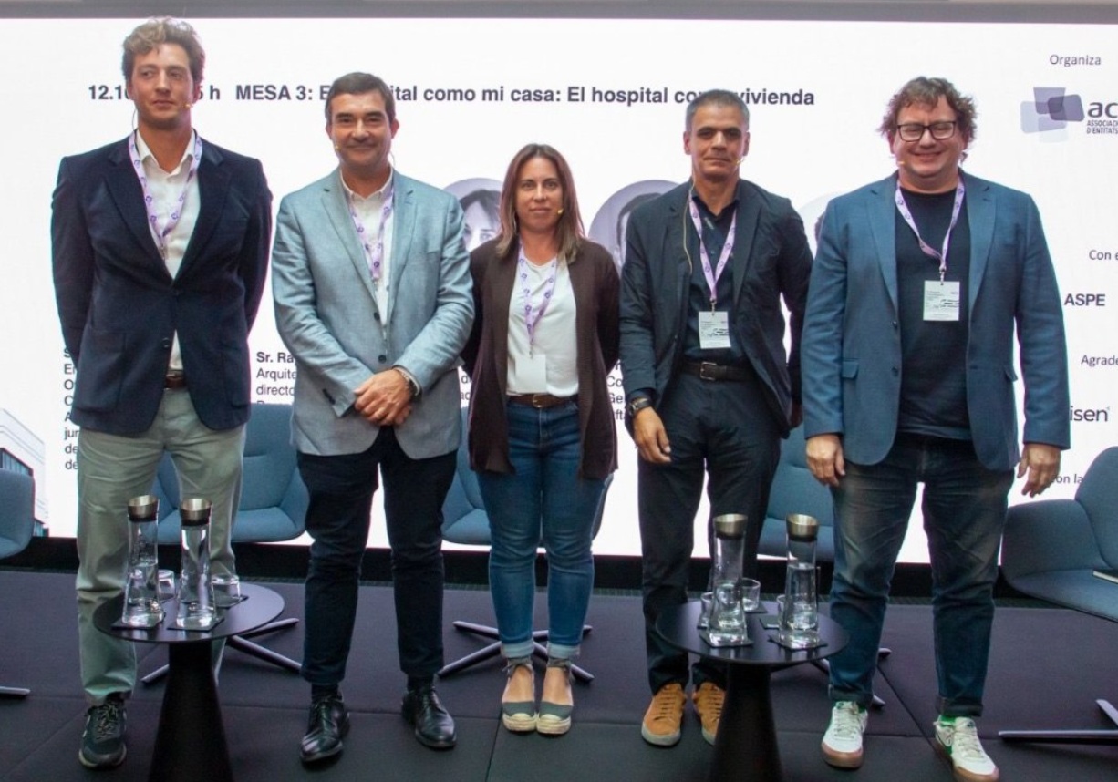 equipo armisen care posando